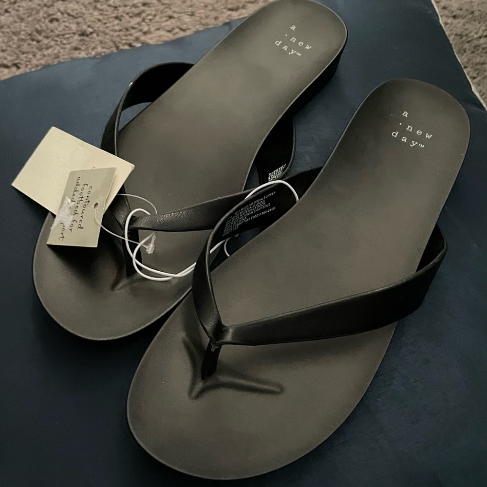 A New Day Black Flip Flops 7.5 NWT
